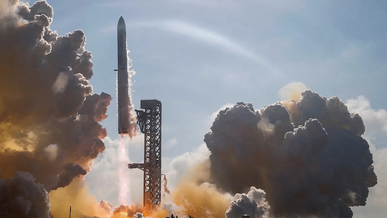 The SpaceX Starship and Super Heavy Booster creates sound waves as it lifts off on its 12th test flight from the SpaceX launch complex in Starbase, Texas, U.S., May 22, 2026. REUTERS/Steve Nesius TPX IMAGES OF THE DAY