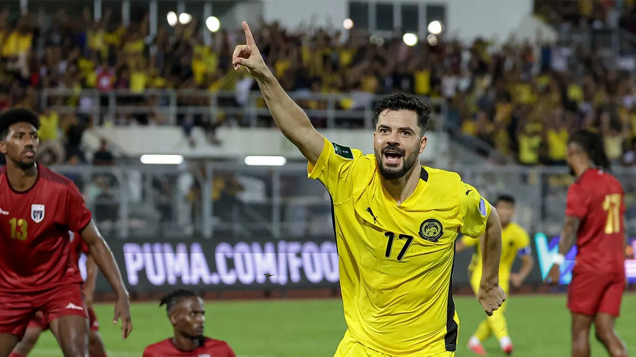 KUALA LUMPUR, 29 Mei -- Pemain Malaysia Sturmer Dos Reis Paulo Josue bersorak kegembiraan selepas berjaya menjaringkan gol ketika menentang Cape Verde pada Perlawanan Antarabangsa Tier 1 di Stadium Bola Sepak Kuala Lumpur hari ini.  -- fotoBERNAMA (2025) HAK CIPTA TERPELIHARA