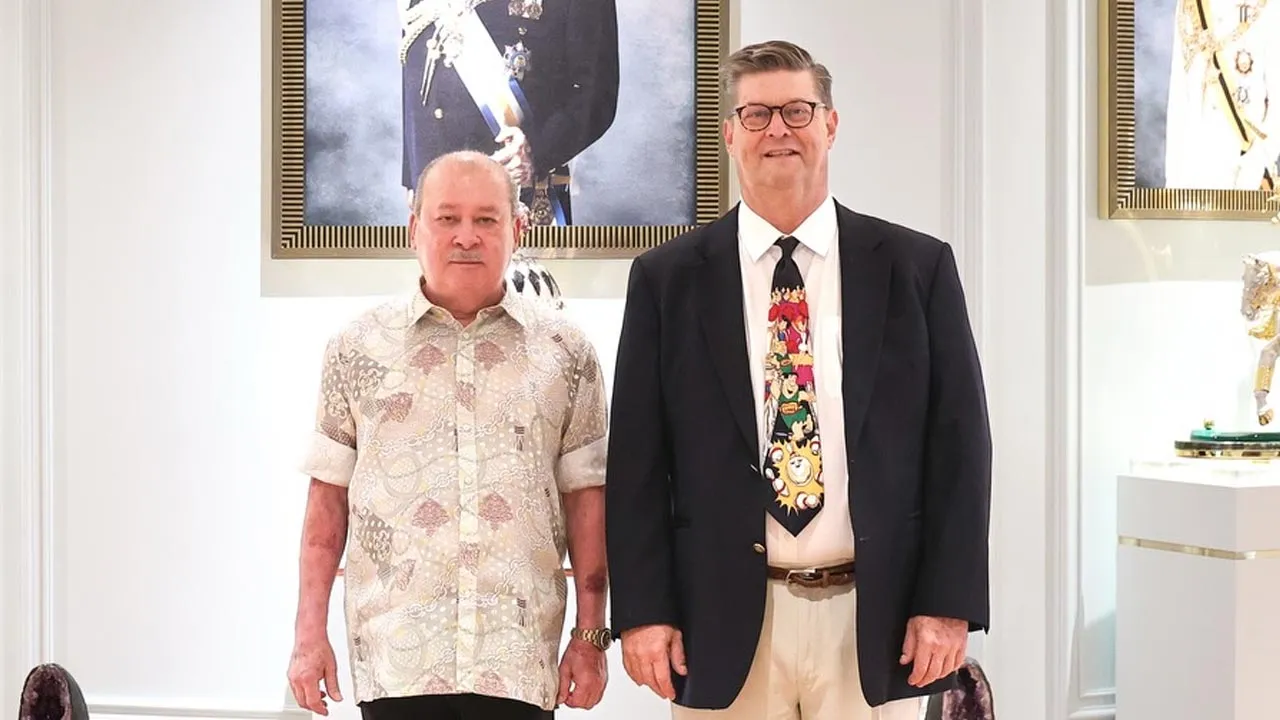 SULTAN IBRAHIM TERIMA KUNJUNGAN DAVE WILLIAMS - CUCU PENCIPTA BERSAMA LEGASI KARTUN THE FLINTSTONES -- FB Sultan Ibrahim Sultan Iskandar