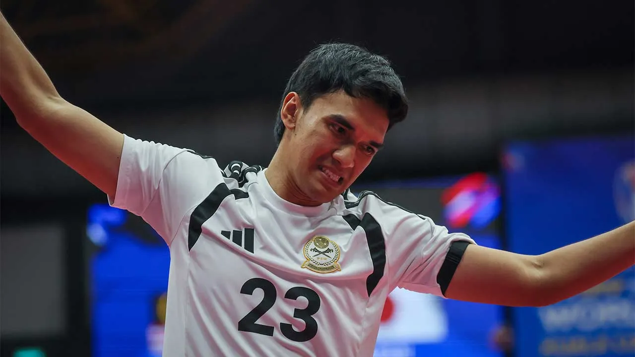 KUALA LUMPUR, 21 Mei -- Tekong negara Mohammad Syahir Mohd Rosdi mengalami kecederaan ketika menentang Jepun dalam acara regu berpasukan pada Kejuaraan Piala Dunia Sepak Takraw 2026 di Stadium Titiwangsa hari ini.  Malaysia melangkah ke separuh akhir Kejuaraan Piala Dunia Sepak Takraw 2026 selepas menewaskan Jepun 2-0 pada aksi suku akhir.  --fotoBERNAMA (2026) HAK CIPTA TERPELIHARA