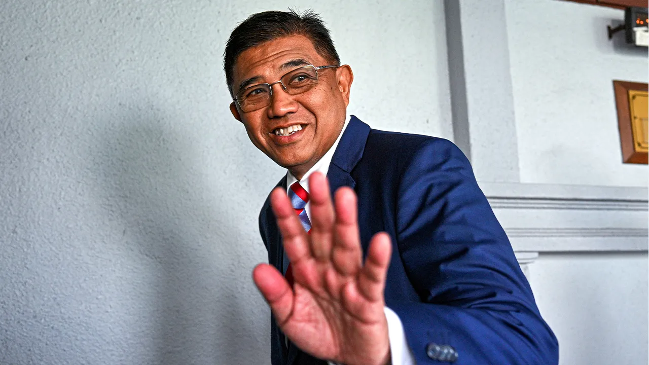 KUALA LUMPUR, 8 Mei -- Bekas Panglima Angkatan Tentera Tan Sri Mohd Nizam Jaffar hadir bagi sebutan kes empat pertuduhan menggunakan kedudukan dan menerima wang berjumlah RM752,481.90 serta pecah amanah wang RM3 juta di Mahkamah Sesyen Kuala Lumpur hari ini.  --fotoBERNAMA (2026) HAK CIPTA TERPELIHARA