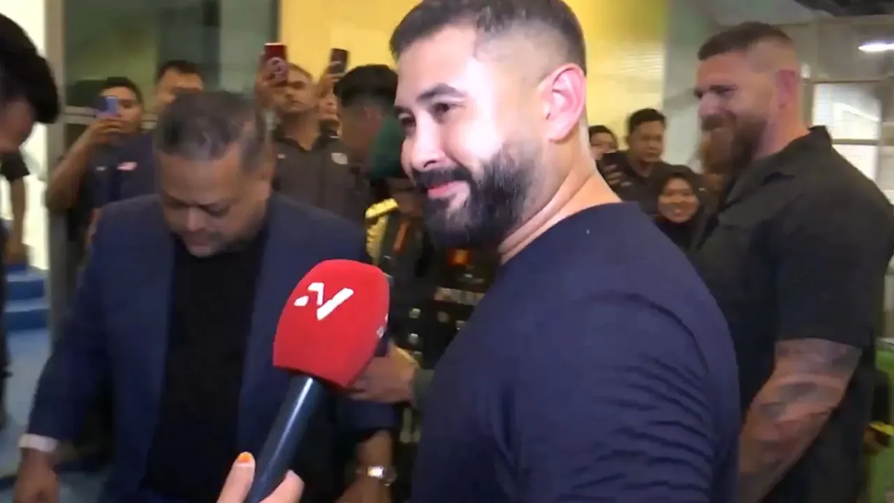 Pemilik Johor Darul Ta'zim (JDT), Tunku Ismail Sultan Ibrahim, sempat mengungkap kenyataan ringkas usai kelab tersebut mempertahankan kejuaraan Piala Malaysia menewaskan Kuching City di TM Stadium Nasional, Bukit Jalil semalam._STADIUM ASTRO