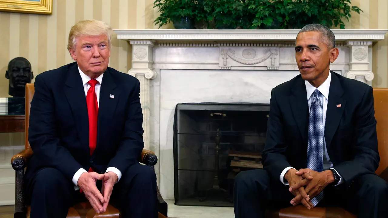 Barack Obama meets with Donald Trump to discuss transition plans in the White House Oval Office. REUTERS/Kevin Lamarque,