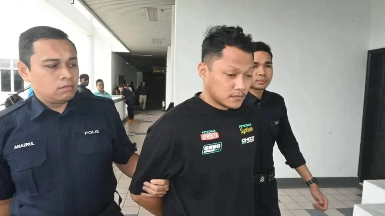 MELAKA - Seorang peniaga burger tidak mengaku di Mahkamah Majistret Ayer Keroh pada Rabu atas pertuduhan mencederakan anaknya berusia 10 bulan dengan cara memukul dan menggigit bayi lelaki itu dalam kejadian awal bulan lalu._Sinar Harian