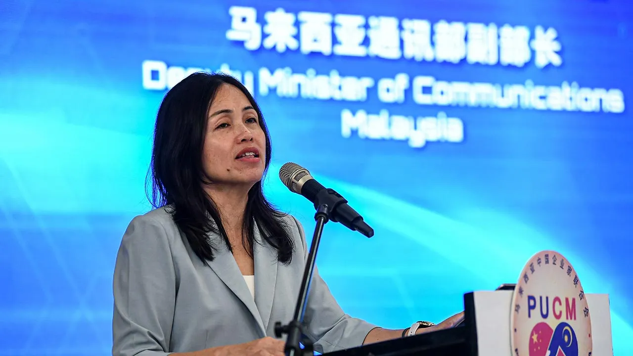 KUALA LUMPUR, May 15 -- Deputy Communications Minister Teo Nie Ching delivers her speech at the 2026 China Smart Industry Trade Exhibition today.  --fotoBERNAMA (2026) COPYRIGHTS RESERVED