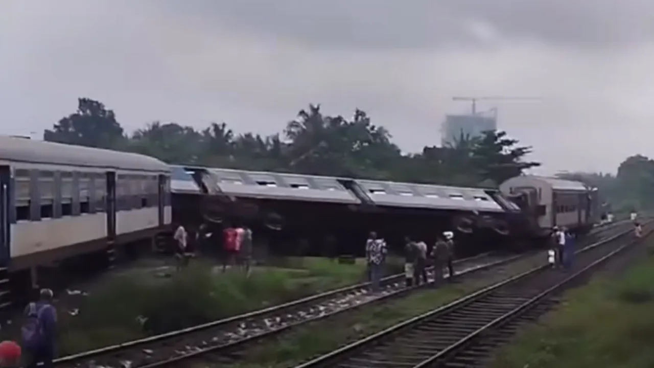 Sri Lanka’s main railway line faced major disruption after a train derailment injured 12 passengers. Authorities confirmed the injured were rushed to nearby hospitals for treatment.