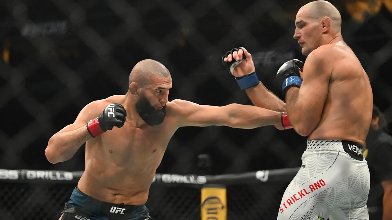 May 9, 2026; Newark, New Jersey, UNITED STATES; Khamzat Chimaev (red gloves) fights Sean Strickland (blue gloves) during UFC 328 at Prudential Center. Mandatory Credit: John Jones-Imagn Images