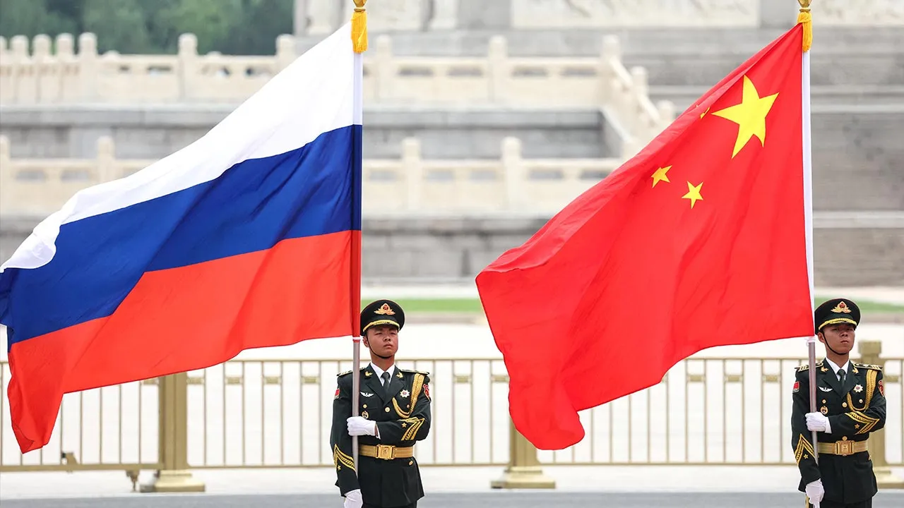 Chinese honor guards hold Russian and Chinese flags during a welcoming ceremony for Russian President Vladimir Putin at the Great Hall of the People in Beijing, China May 20, 2026. Sputnik/Alexander Kazakov/Pool via REUTERS ATTENTION EDITORS - THIS IMAGE WAS PROVIDED BY A THIRD PARTY.