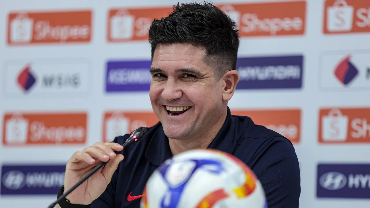 ISKANDAR PUTERI, 5 Mei -- Ketua Jurulatih JDT Xisco Munoz bercakap pada sidang media menjelang aksi separuh akhir pertama Kejohanan Kelab Bola Sepak ASEAN (ACC) Piala Shopee yang menyaksikan JDT menentang Buriram United FC di Stadium Sultan Ibrahim, hari ini.  --fotoBERNAMA (2026) HAK CIPTA TERPELIHARA