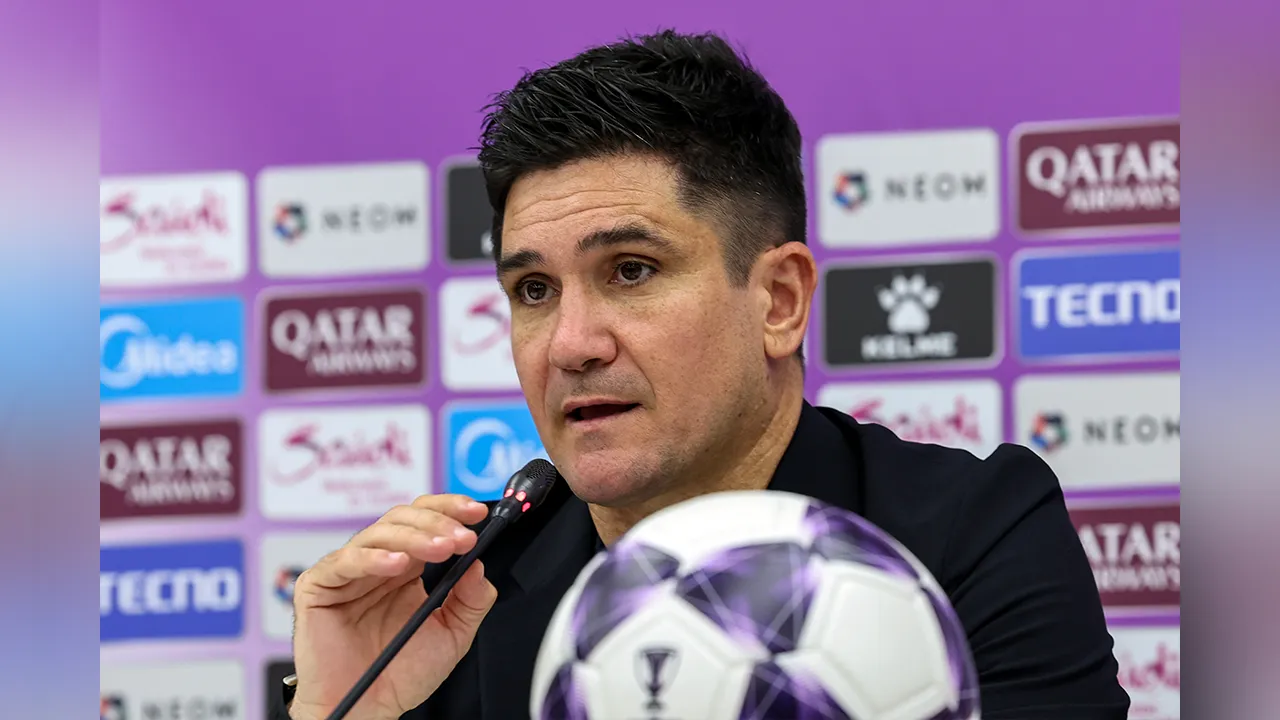 ISKANDAR PUTERI, 18 Feb -- Ketua jurulatih JDT Xisco Munoz bercakap pada sidang media selepas perlawanan Peringkat Liga Zon Timur Liga Juara-Juara Asia Elit (ACLE) 2025-2026 menentang Vissel Kobe, di Stadium Sultan Ibrahim, semalam (17 Feb).  Keputusan penuh JDT 1 - 0 Vissel Kobe.  --fotoBERNAMA (2026) HAK CIPTA TERPELIHARA  ISKANDAR PUTERI, 18 Feb — JDT head coach Xisco Munoz speaks at a press conference following the Asian Champions League Elite (ACLE) 2025–2026 East Zone League stage match against Vissel