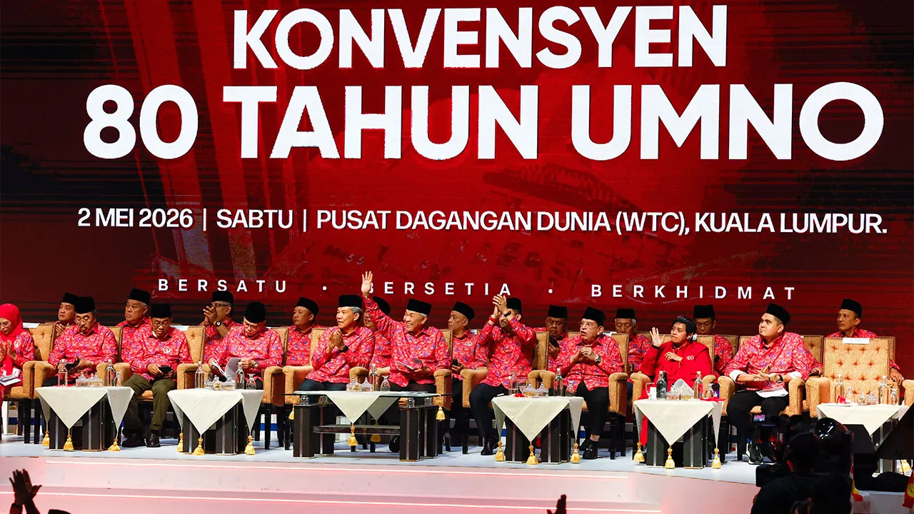 KUALA LUMPUR, 2 Mei -- Presiden UMNO Datuk Seri Dr Ahmad Zahid Hamidi serta Timbalan Presiden UMNO Datuk Seri Mohamad Hasan ketika menghadiri Konvensyen 80 Tahun UMNO di Pusat Dagangan Dunia Kuala Lumpur (WCTKL) hari ini._BERNAMA