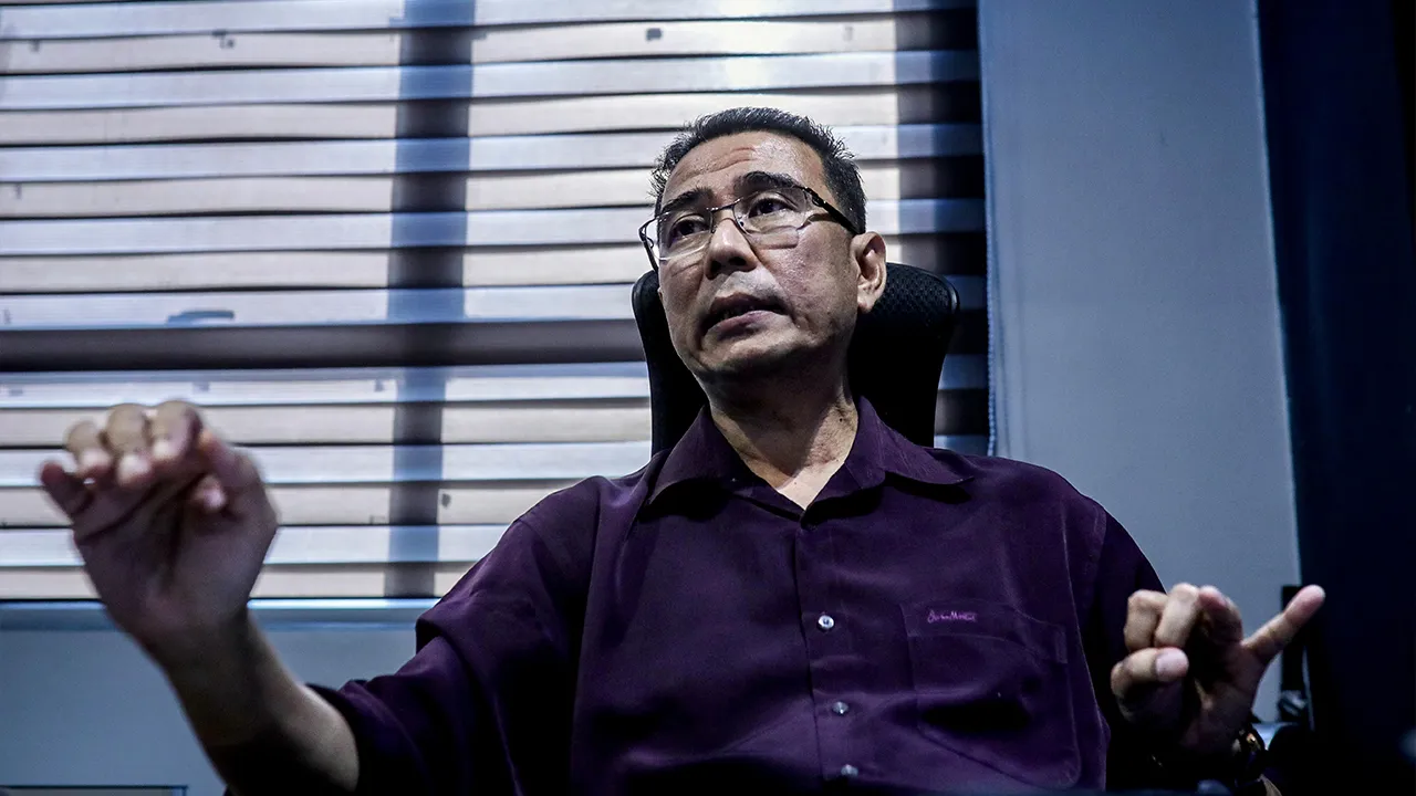 KANGAR, 28 Mei -- Pakar Perunding Otorinolaringologi sebuah hospital swasta di sini, Dr Zulkifli Hamir Basah ketika ditemubual Bernama baru-baru ini.  Dengkuran yang kerap berlaku ketika tidur tidak boleh dipandang ringan kerana ia berkemungkinan berpunca daripada masalah Obstructive Sleep Apnea (OSA) yang boleh meningkatkan risiko serangan jantung sehingga membawa maut sekiranya tidak dirawat dalam tempoh panjang._BERNAMA