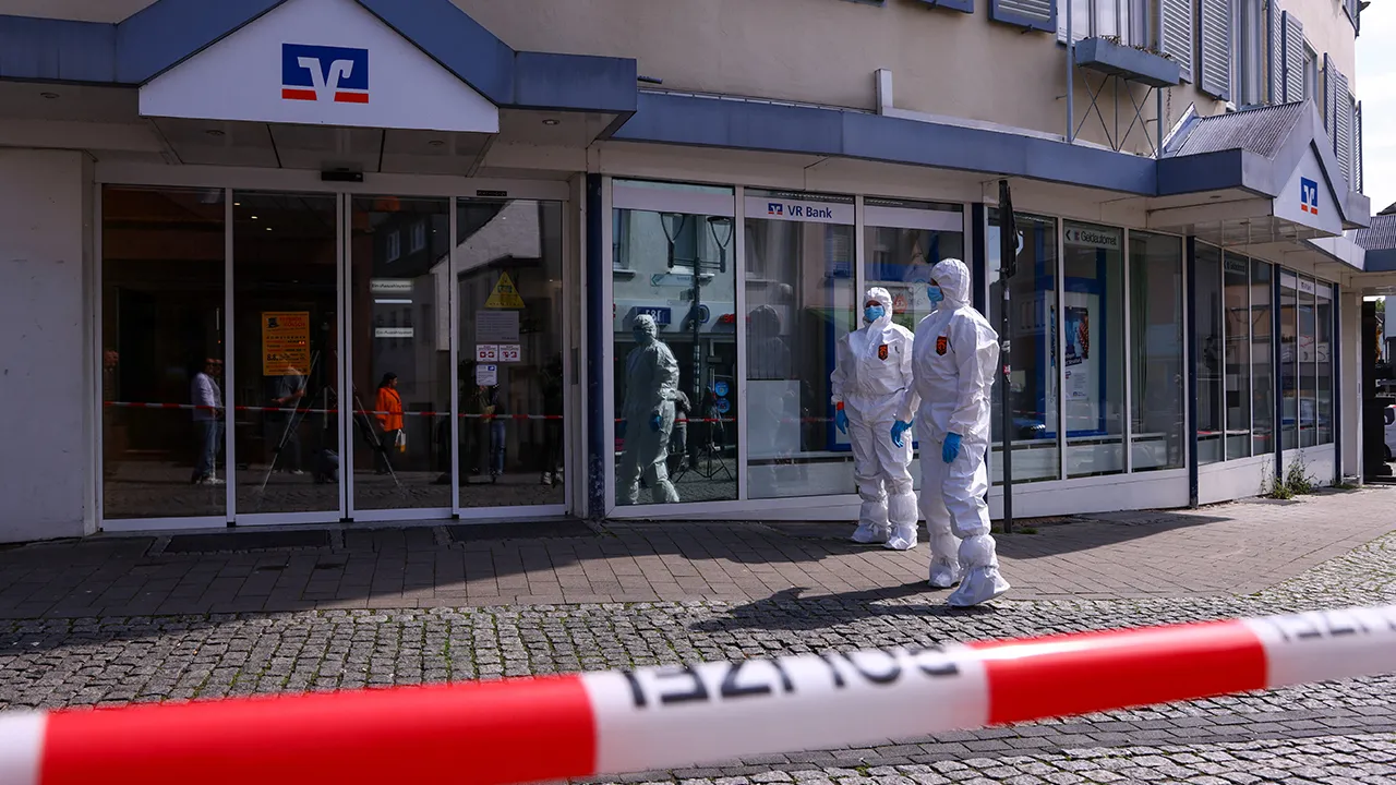Members of the forensics work near the savings bank branch amid response to a hostage-taking situation, after at least one suspect is at large after fleeing the scene, according to police reports, in the western town of Sinzig, near Bonn, in the state of Rhineland-Palatinate, Germany, May 8, 2026. REUTERS/Thilo Schmuelgen