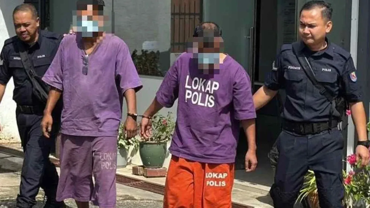 Suspek warga Bangladesh (dua kanan) dibawa untuk proses reman di Mahkamah Sik pada Isnin._Sinar Harian