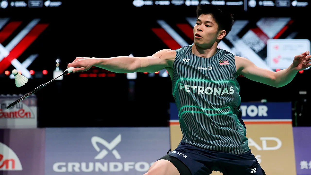 HORSENS (Denmark), May 1 -- Malaysia men’s singles player Leong Jun Hao in action against world number one Shi Yu Qi of China during their quarter-final match at the BWF Thomas and Uber Cup Finals 2026 at Forum Horsens today.  Jun Hao loses 10-21, 21-16, 21-9.  -- fotoBERNAMA (2026) COPYRIGHT RESERVED