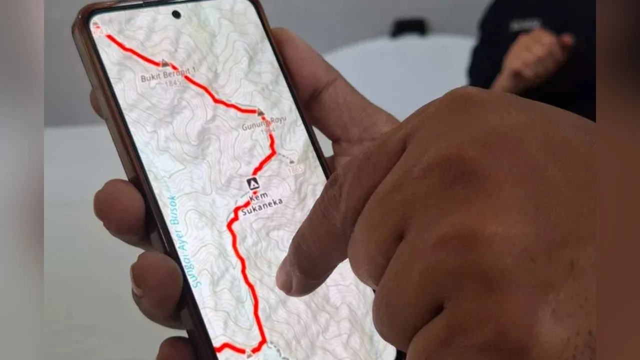 TAPAH - Semakan rakaman kamera pengawasan Jabatan Perlindungan Hidupan Liar dan Taman Negara (Perhilitan) di laluan Bukit Berapit 2 tidak menemukan sebarang imej pendaki wanita hilang, Jaslinda Saludin, 49.