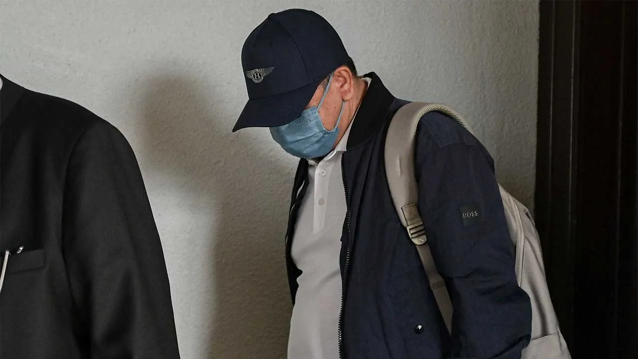 KUALA LUMPUR, 25 Jun -- Seorang ahli Pertubuhan IKRAM Malaysia (IKRAM) yang sebelum ini didakwa atas 158 pertuduhan menggunakan kedudukan untuk suapan, didakwa lagi di Mahkamah Sesyen di sini hari ini atas 17 pertuduhan pengubahan wang haram lebih RM17.9 juta, antara 2021 hingga 2025.  Fakhrudin Abd Karim, 57, bagaimanapun mengaku tidak bersalah selepas kesemua pertuduhan dibacakan di hadapan Hakim Azrul Darus.  -- fotoBERNAMA (2026) HAK CIPTA TERPELIHARA