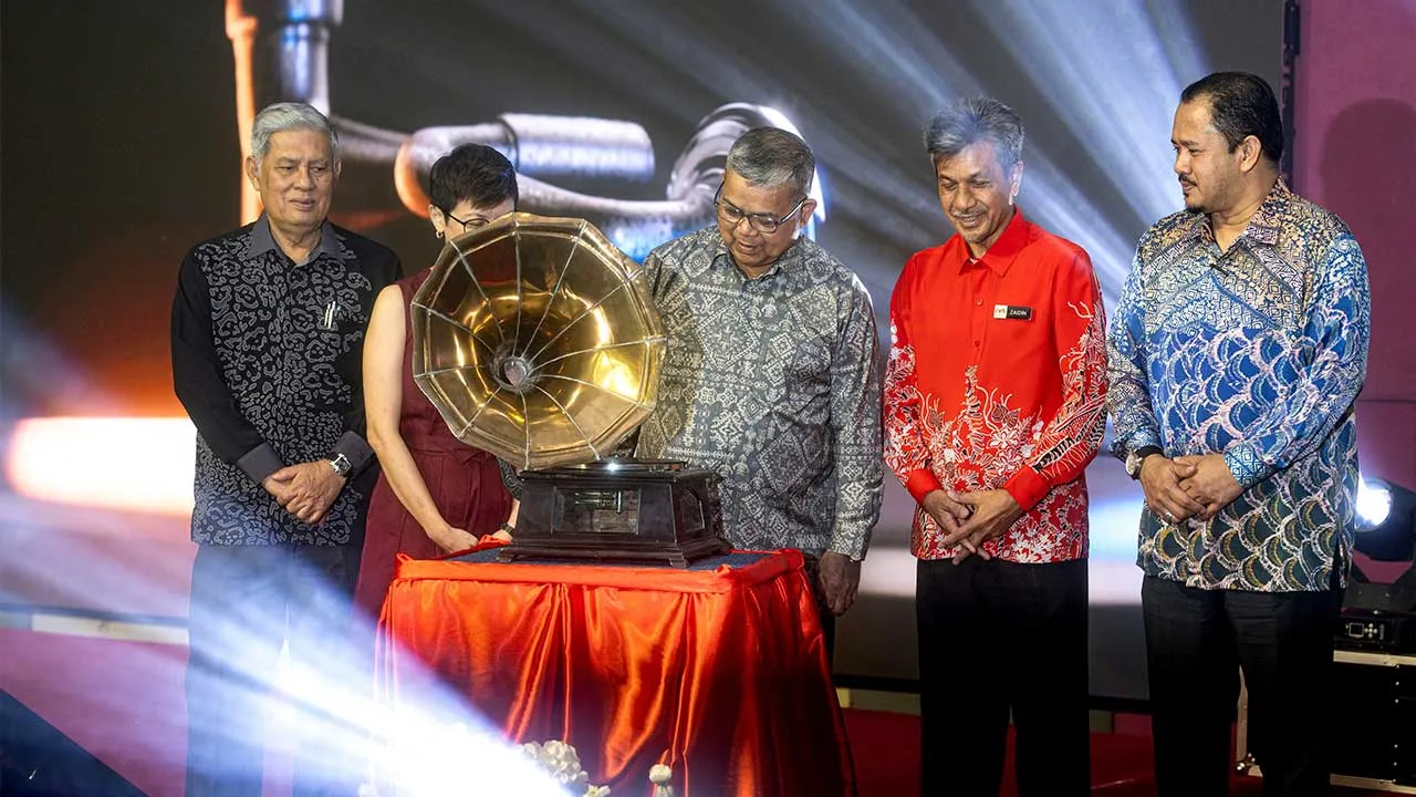 IPOH, 8 Jun -- Menteri Perpaduan Negara Datuk Aaron Ago Dagang (tengah) bergambar ketika merasmikan Persidangan Southeast Asia-Pacific Audiovisual Archive Association (SEAPAVAA) Ke-30 hari ini.  Turut hadir Ketua Pengarah Arkib Negara Malaysia Zaidin Mohd Noor (dua,kanan).  --fotoBERNAMA (2026) HAK CIPTA TERPELIHARA