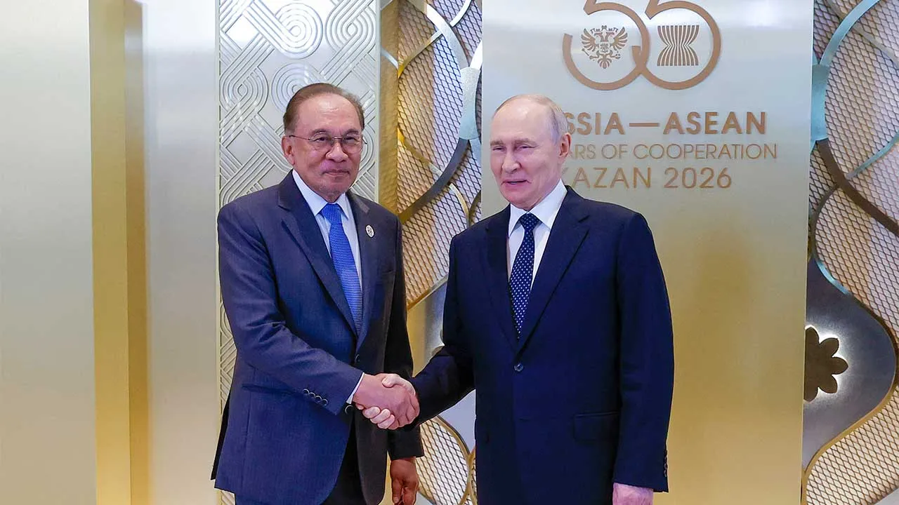 KAZAN, June 18 -- Prime Minister Datuk Seri Anwar Ibrahim (left) shakes hands with Russian President Vladimir Putin before the ASEAN-Russia Commemorative Summit Gala Dinner at the Gallery Area of the Tatar State Academic Theatre today.  --fotoBERNAMA (2026) COPYRIGHT RESERVED
