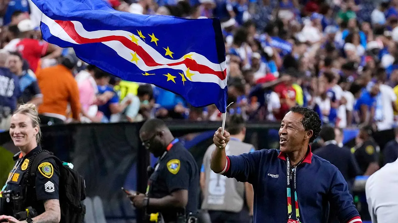 Cape Verde head coach Bubista waves the flag as he celebrates with fans after their 0-0 draw against Saudi Arabia after the World Cup Group H soccer match in Houston, Friday, June 26, 2026. (AP Photo/David J. Phillip)