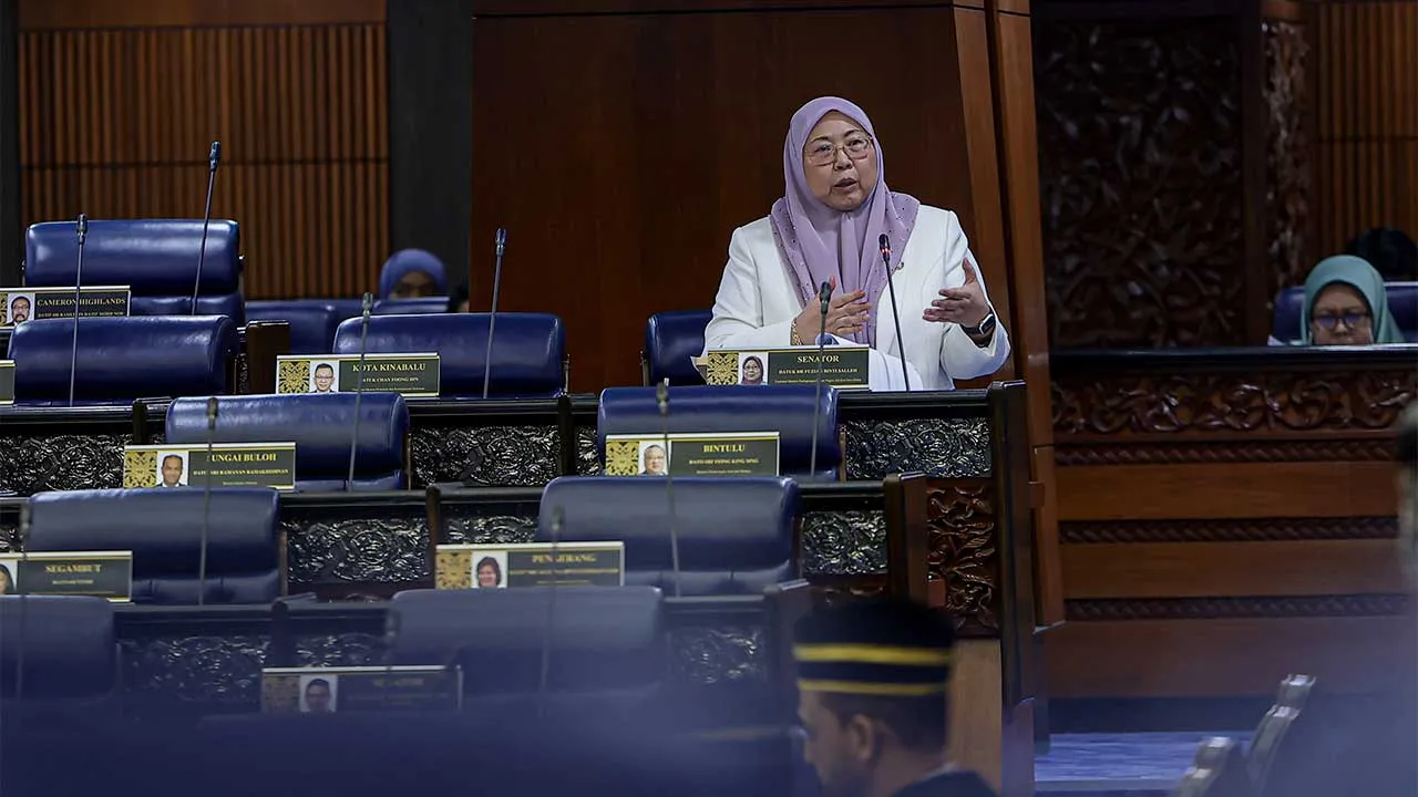 KUALA LUMPUR, 24 Jun -- Timbalan Menteri Perdagangan Dalam Negeri dan Kos Sara, Hidup Datuk Dr Senator Fuziah Salleh ketika sesi Pertanyaan-Pertanyaan Bagi Jawab Lisan sempena Mesyuarat Kedua, Penggal Kelima, Parlimen Ke-15 Dewan Rakyat di Bangunan Parlimen hari ini.  -- fotoBERNAMA (2026) HAK CIPTA TERPELIHARA