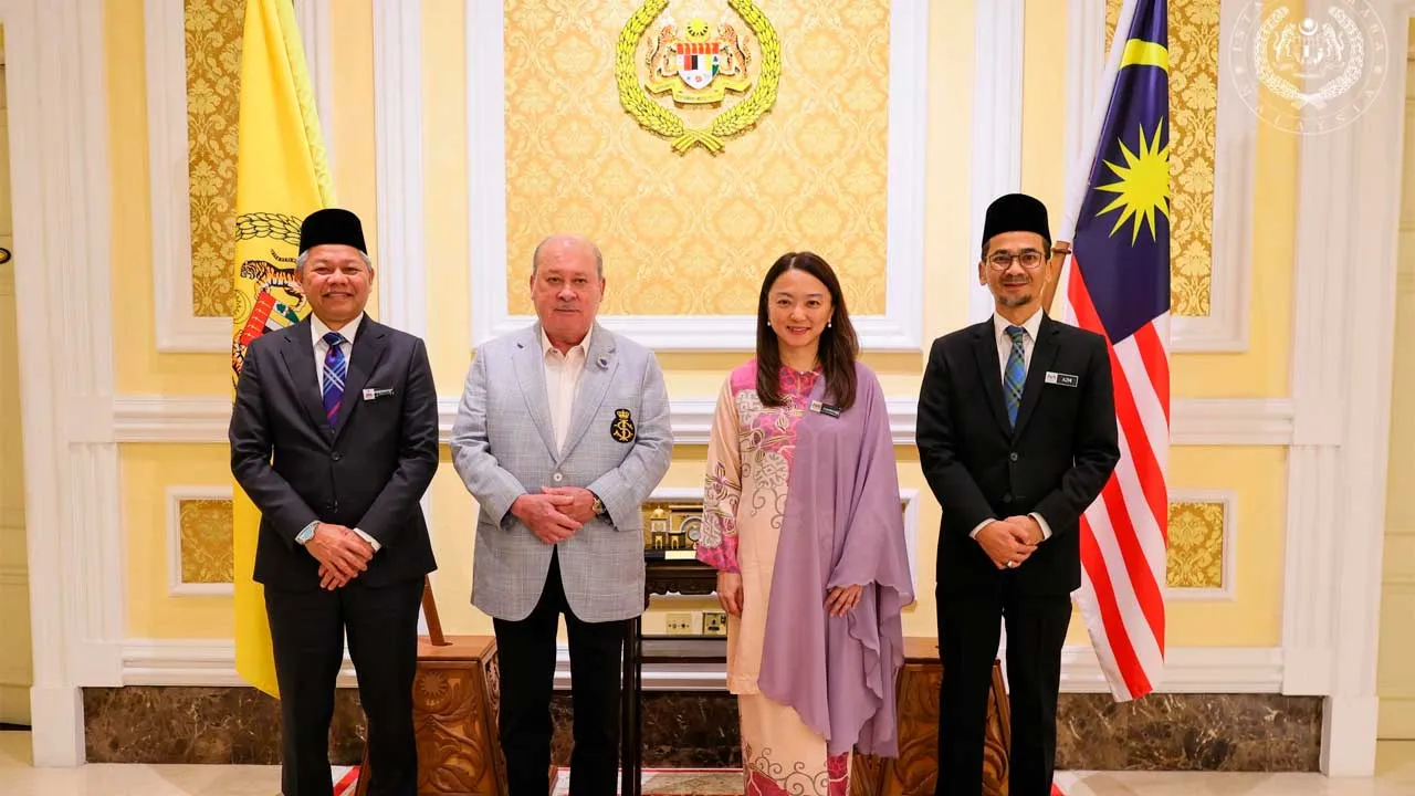YANG DI-PERTUAN AGONG ZAHIR PANDANGAN DAN NASIHAT BERHUBUNG HALA TUJU PEMBANGUNAN KUALA LUMPUR KDYMM SPB Yang di-Pertuan Agong Sultan Ibrahim berkenan menzahirkan pandangan serta nasihat yang konstruktif berhubung hala tuju pembangunan Kuala Lumpur.