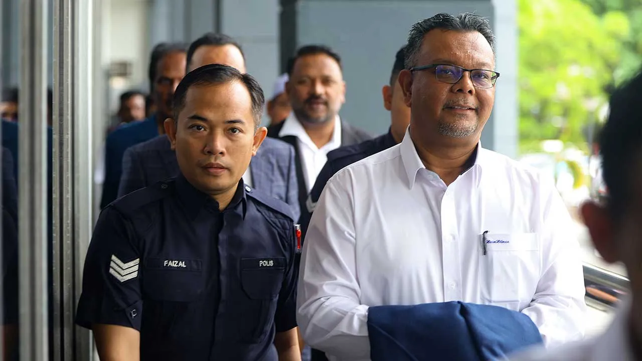 SEREMBAN, 25 Jun -- Ahli Dewan Undangan Negeri (ADUN) Jitra, Dr Haim Hilman Abdullah mengaku tidak bersalah di Mahkamah Majistret di sini hari ini atas pertuduhan membuat kenyataan yang boleh mencetuskan kebimbangan awam, pada 13 Jun lepas.  Exco Industri dan Pelaburan, Pengajian Tinggi, Sains, Teknologi dan Inovasi Kedah selaku Orang Kena Saman (OKS) membuat pengakuan itu di hadapan Majistret Nurul Saqinah Rosli selepas pertuduhan dibacakan terhadapnya.  --fotoBERNAMA (2026) HAK CIPTA TERPELIHARA