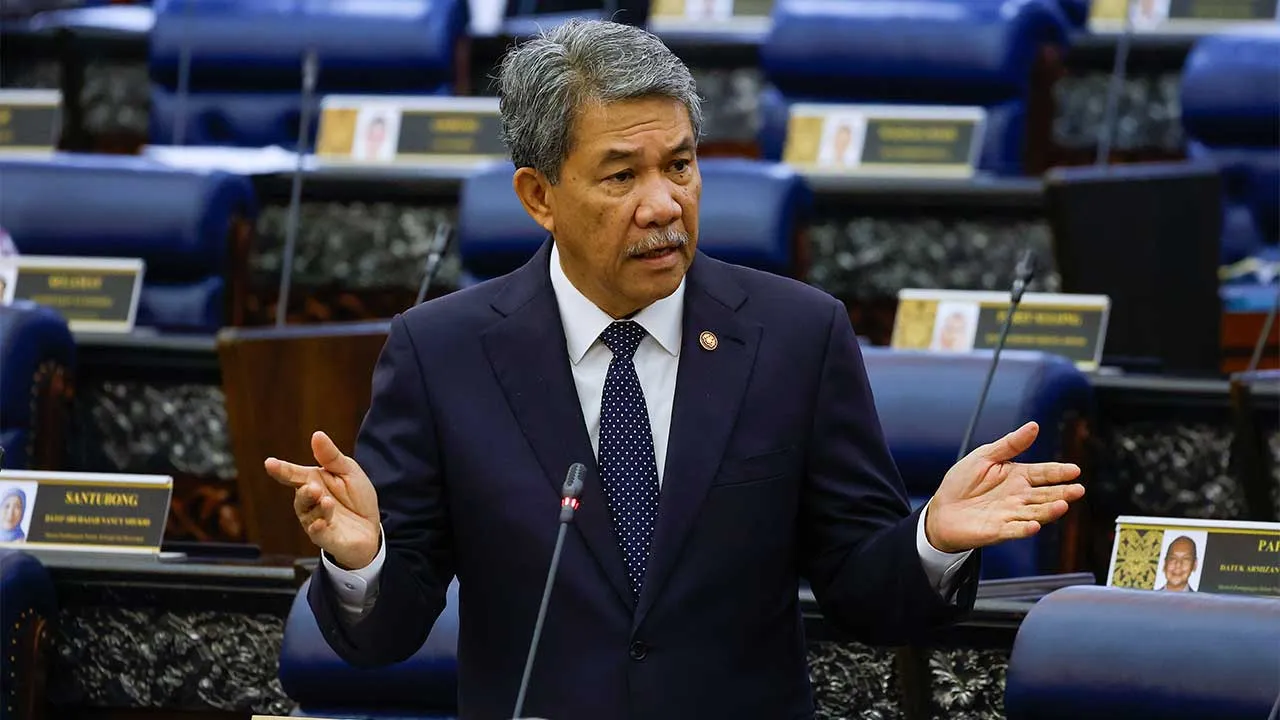 KUALA LUMPUR, 25 Jun -- Menteri Luar Negeri merangkap Ahli Parlimen Rembau Datuk Seri Mohamad Hasan ketika sesi Pertanyaan - Pertanyaan Bagi Jawab Lisan sempena Mesyuarat Kedua, Penggal Kelima, Parlimen ke-15 Dewan Rakyat di Bangunan Parlimen hari ini.   -- fotoBERNAMA (2026) HAK CIPTA TERPELIHARA