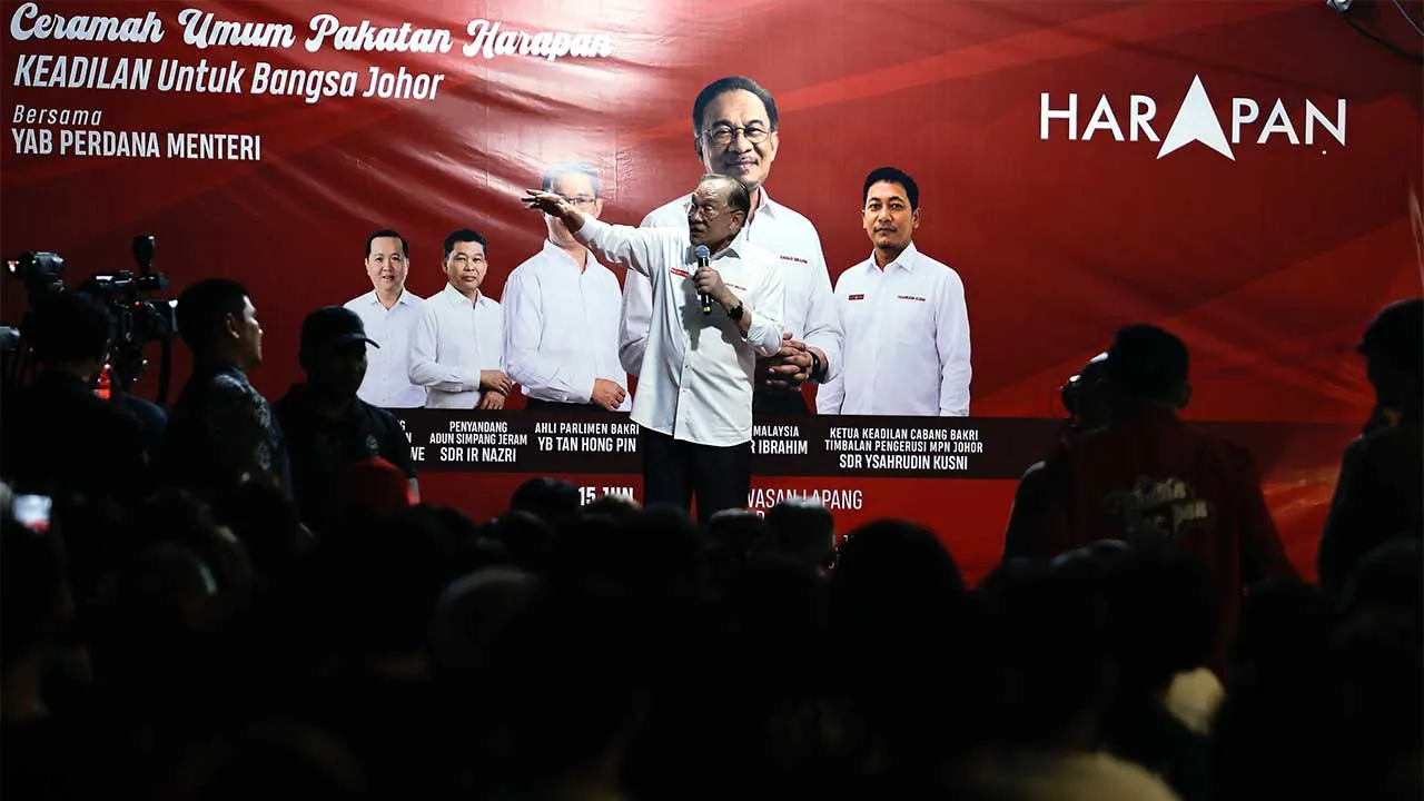 MUAR, 15 Jun -- Perdana Menteri Datuk Seri Anwar Ibrahim menyampaikan ucapan pada Majlis Ceramah Umum Pakatan Harapan bertajuk Keadilan Untuk Bangsa Johor di Bukit Bakri hari ini.  --fotoBERNAMA (2026) HAK CIPTA TERPELIHARA