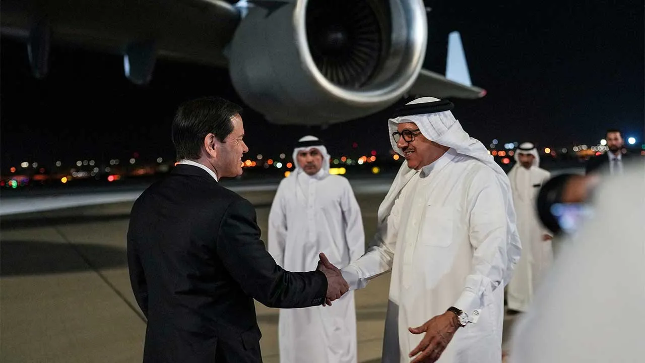 Bahrain's Foreign Minister Abdullatif bin Rashid Al Zayani greets U.S. Secretary of State Marco Rubio upon arrival at Bahrain International Airport during his visit to the Middle East to discuss the interim deal between the U.S. and Iran with Arab Gulf allies, in Muharraq, near Manama, Bahrain, June 24, 2026. REUTERS/Eric Lee/Pool
