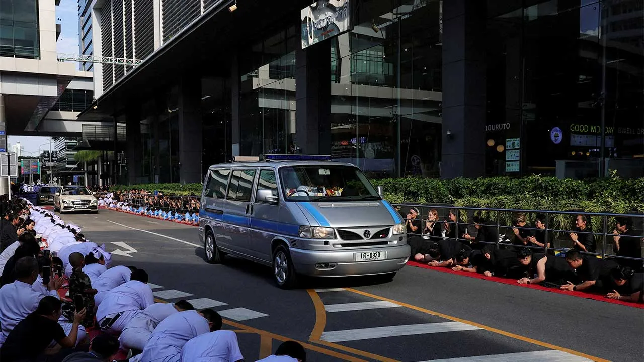 A van carrying the body of Thailand's Princess Bajrakitiyabha, 47, the eldest daughter of Thai King Maha Vajiralongkorn travels with the royal motorcade, from King Chulalongkorn Memorial Hospital to the Grand Palace, in Bangkok, Thailand, June 13, 2026. REUTERS/Athit Perawongmetha REFILE - ADDING INFORMATION ABOUT THE VEHICLE, REMOVING AHEAD OF THE TRANSFER