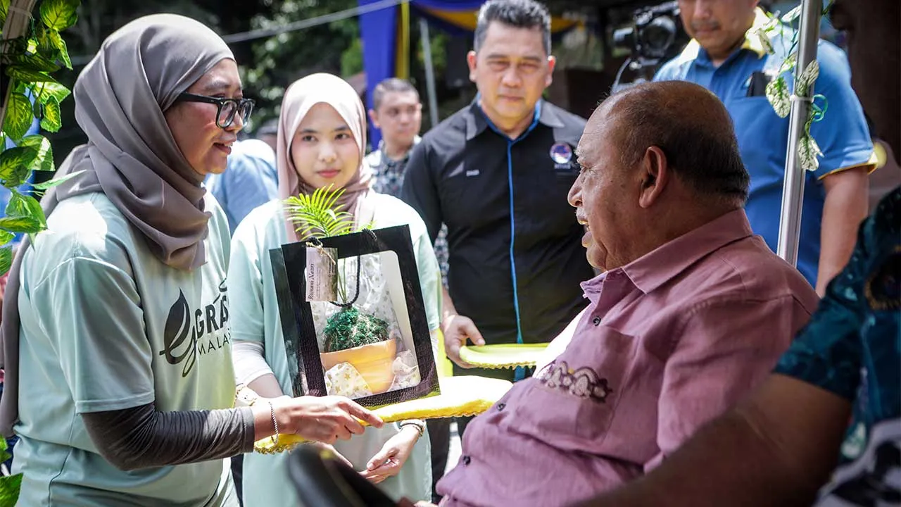 KANGAR, 7 Jun -- Raja Perlis Tuanku Syed Sirajuddin Putra Jamalullail berkenan melawat reruai pameran pada perasmian penutup Nawakan Rainforest Festival 2026 sempena Hari Hutan Sedunia Peringkat Negeri Perlis di Kompleks Ekopelancongan Sungai Batu Pahat hari ini.  -- fotoBERNAMA (2026) HAK CIPTA TERPELIHARA