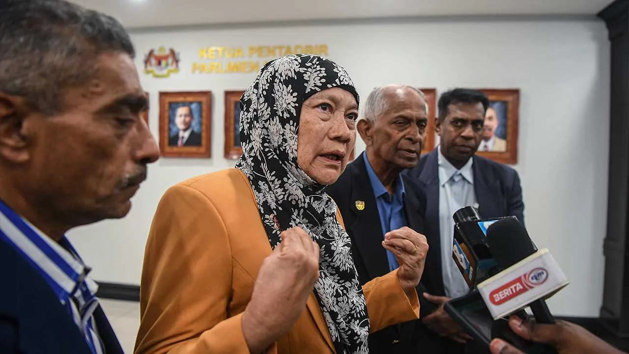 KUALA LUMPUR, 23 Jun -- Bekas Pesuruhjaya Sukan (PJS) Datuk Zaiton Othman (dua,kiri) bersama bekas Atlet Sukan Olimpik Datuk Karu Selvaratnam (dua,kanan) ketika sidang media selepas berjumpa dengan Menteri Belia dan Sukan bagi mewakili RISE (Reform in Sports & Excellence) di Bangunan Parlimen hari ini.  -- fotoBERNAMA (2026) HAK CIPTA TERPELIHARA
