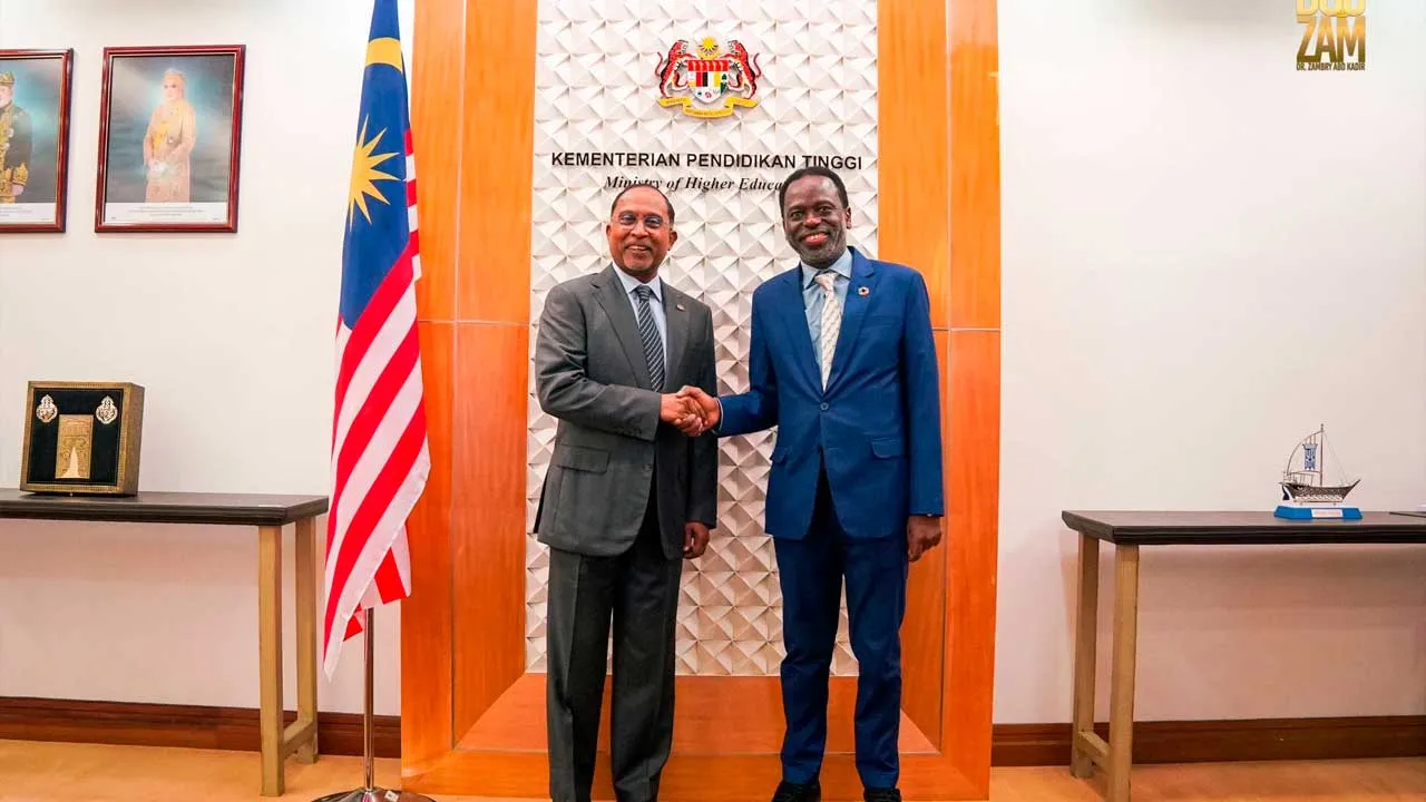 [TB]_Zambry Abd. Kadir Tshilidzi Marwala UNU_FB Zambry Abd. Kadir