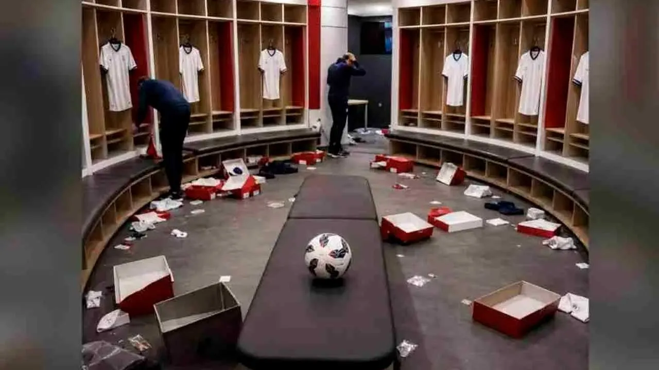 POLIS Missouri mengesahkan dua individu telah ditahan bagi membantu siasatan berhubung kes kecurian peralatan pasukan kebangsaan England menjelang saingan Piala Dunia 2026.