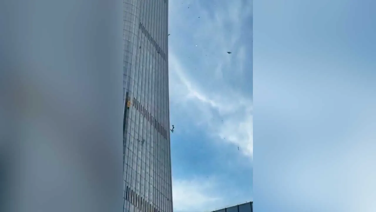 [TB]_plane crashed into Beijing's tallest skyscraper_X @visegrad24