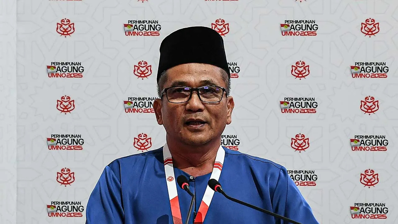 KUALA LUMPUR, 17 Jan -- Ketua Bahagian UMNO Tebrau, Datuk Abdul Halim Suleiman ketika sesi perbahasan sempena Perhimpunan Agung UMNO 2025 di Dewan Merdeka hari ini.  -- fotoBERNAMA (2026) HAK CIPTA TERPELIHARA