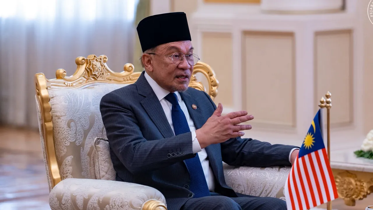 Menerima sambutan rasmi penuh istiadat daripada, Presiden Serdar Berdimuhamedov di Istana Presiden, Ashgabat, yang mencerminkan keakraban hubungan dua hala serta persahabatan tulen yang telah terjalin sekian lama antara Malaysia dan Turkmenistan.