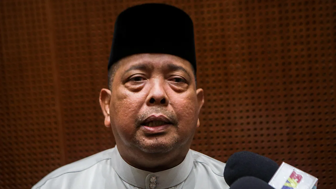 KANGAR, 5 Jun -- Menteri Besar Perlis Abu Bakar Hamzah menjawab soalan pengamal media selepas menyampaikan ucapan penggulungan pada hari ketiga Persidangan Keempat Dewan Undangan Negeri (DUN) Perlis Ke-15 di Kompleks Seri Putra hari ini.  -- fotoBERNAMA (2026) HAK CIPTA TERPELIHARA