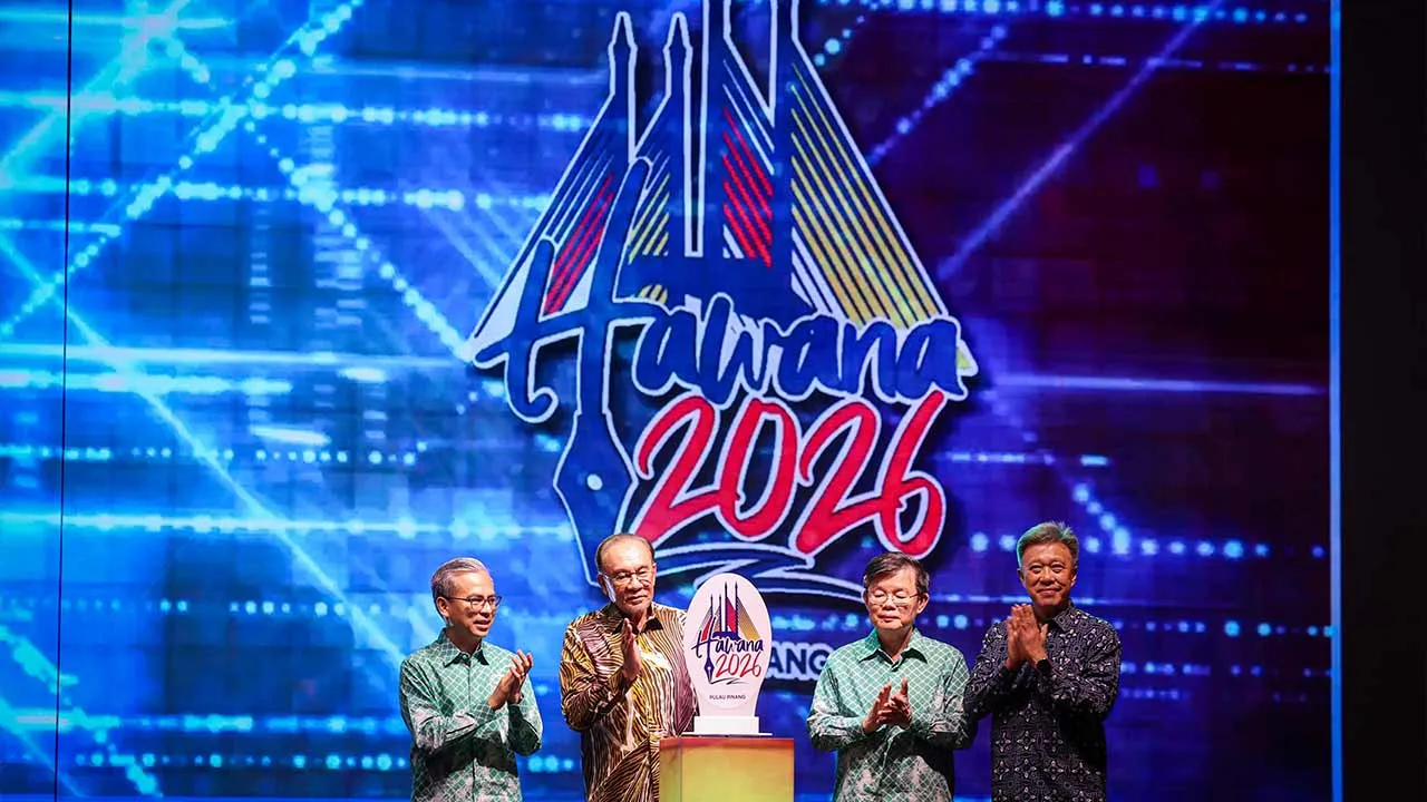 BUTTERWORTH, 20 Jun -- Perdana Menteri Datuk Seri Anwar Ibrahim (dua, kiri) ketika merasmikan Majlis Kemuncak Hari Wartawan Nasional (HAWANA) 2026 di Pusat Konvensyen PICCA @ Butterworth Arena hari ini.  Turut hadir, Menteri Komunikasi Datuk Fahmi Fadzil (kiri), Ketua Menteri Pulau Pinang Chow Kon Yeow (dua, kanan) dan Pengerusi Bernama Datuk Seri Wong Chun Wai (kanan).  -- fotoBERNAMA (2026) HAK CIPTA TERPELIHARA