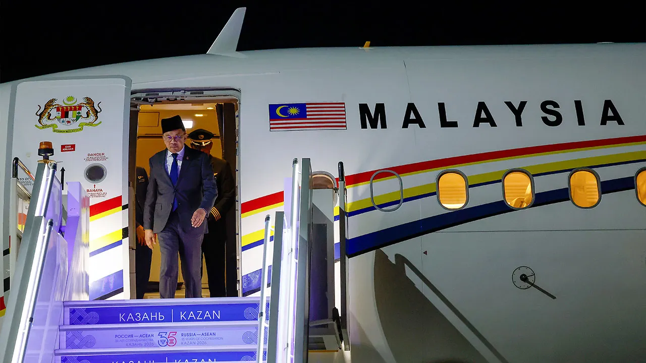 KAZAN (Russia), June 17 -- Prime Minister Datuk Seri Anwar Ibrahim arrives in Kazan, the capital of Russia's Republic of Tatarstan, tonight for a two-day working visit to attend the 35th ASEAN-Russia Commemorative Summit, which will be held on June 17 and 18._BERNAMA