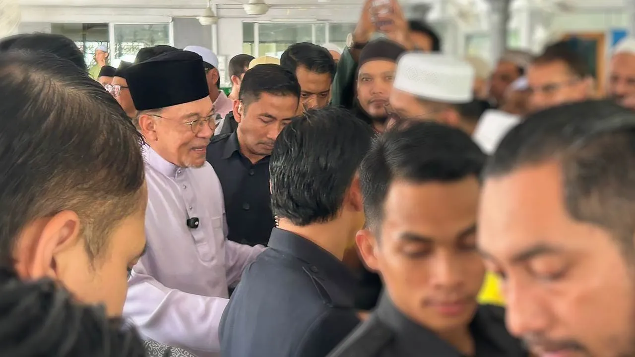 TB_ANWAR IBRAHIM SOLAT JUMAAT_01_AWANI