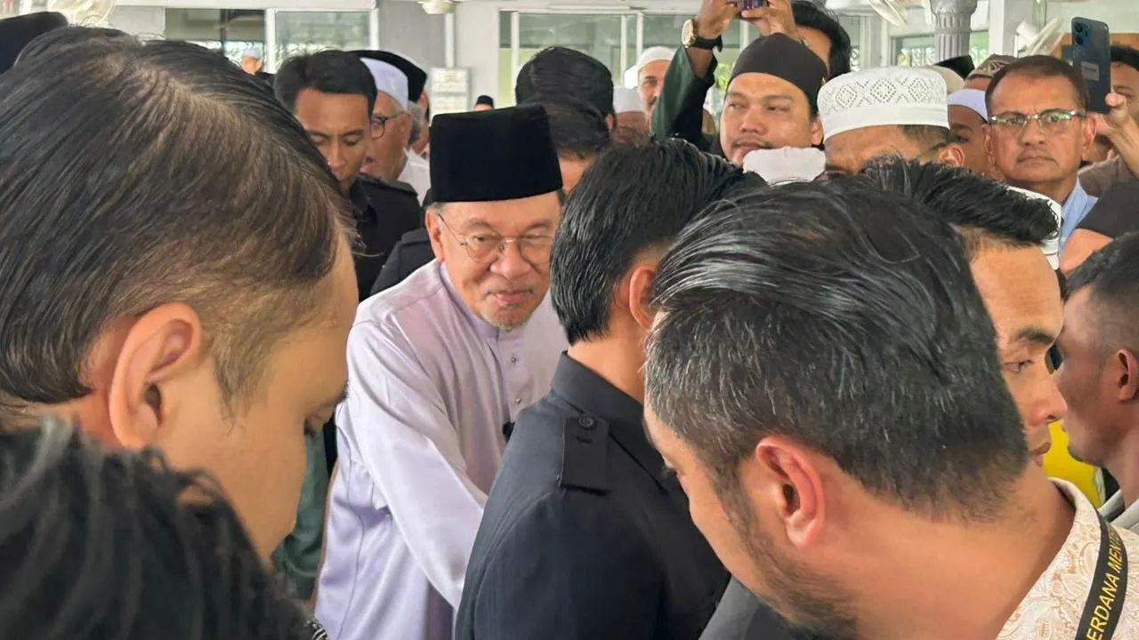 TB_ANWAR IBRAHIM SOLAT JUMAAT_AWANI