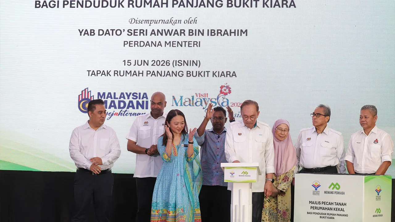 ANWAR MAJLIS PECAH TANAH