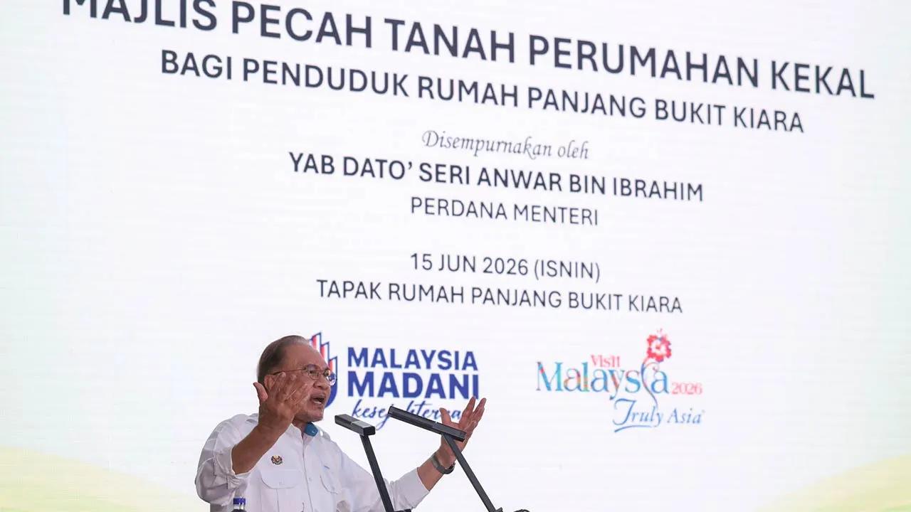 ANWAR MAJLIS PECAH TANAH