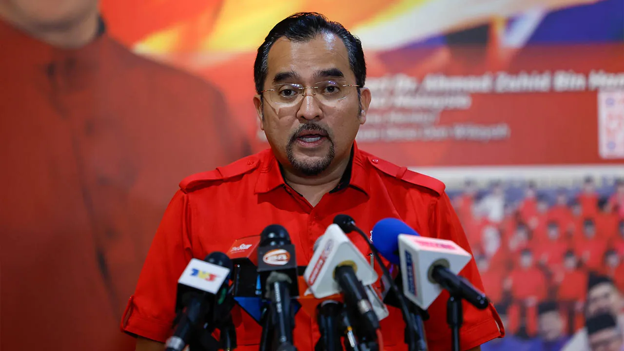 KUALA LUMPUR, 10 Jun -- Setiausaha Agung UMNO Datuk Dr Asyraf Wajdi Dusuki mengadakan sidang media Mesyuarat Majlis Kerja Tertinggi UMNO di Menara Dato Onn hari ini._BERNAMA