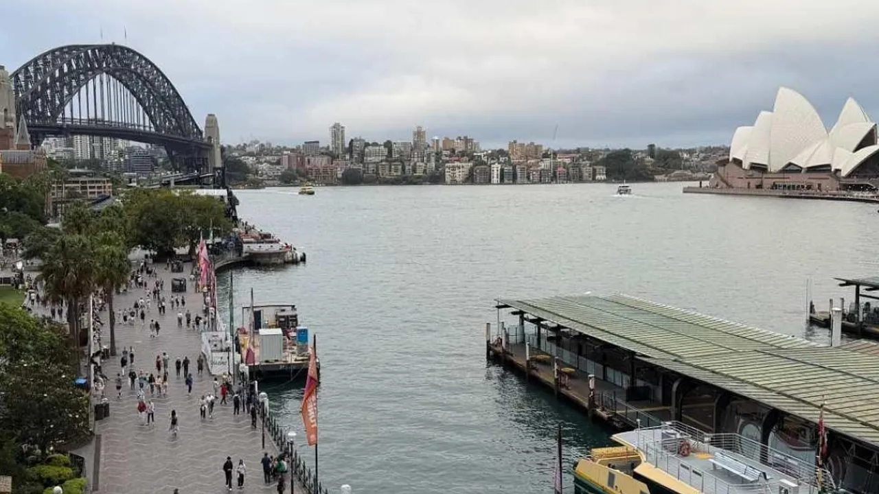 CANBERRA, 2 Jun (Bernama-Xinhua) -- Populasi penduduk Australia mencecah angka 28 juta orang pada Selasa, menurut biro statistik kebangsaan, lapor Xinhua.