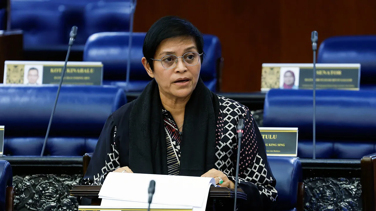 KUALA LUMPUR, 29 Jun -- Menteri di Jabatan Perdana Menteri (Undang-Undang dan Reformasi Institusi) Datuk Seri Azalina Othman Said ketika Rang Undang-Undang Kesalahan-Kesalahan Seksual Terhadap Kanak-Kanak (Pindaan) 2026 pada Mesyuarat Kedua, Penggal Kelima, Parlimen ke-15 Dewan Rakyat di Bangunan Parlimen hari ini.