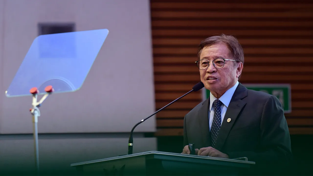 KUCHING, 11 Jun -- Premier Sarawak Tan Sri Abang Johari Tun Openg berucap pada majlis perasmian Sarawak Transitioning Industrial Cluster di Pusat Konvensyen Borneo Kuching (BCCK) hari ini.  -- fotoBERNAMA