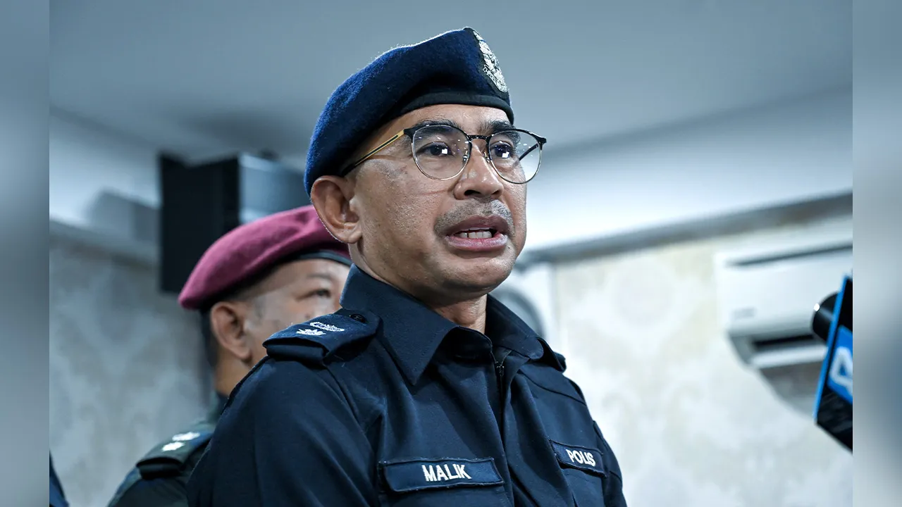 TAPAH, 3 Jun -- Operasi mencari dan menyelamat (SAR) pendaki wanita Jaslinda Saludin, 49, yang dilaporkan hilang ketika menyertai pendakian di Gunung Batu Putih di sini akan diteruskan dalam skala kecil bermula esok dengan diketuai Jabatan Bomba dan Penyelamat Malaysia (JBPM).  Ketua Polis Daerah Tapah Supt Abdul Malik Hasim berkata keputusan itu dibuat dalam mesyuarat penyelarasan SAR yang dipengerusikan Pegawai Daerah Batang Padang Ahmad Redhauddin Ahmad Shokori petang ini.  --fotoBERNAMA